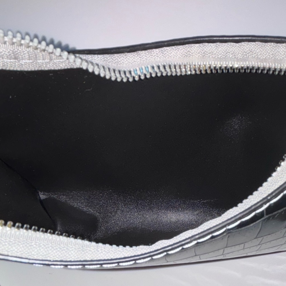 BAGS - Picture 8 of 10